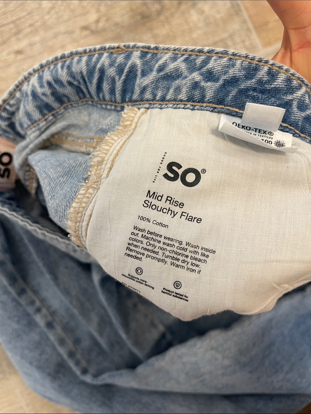 SO Light Wash Distressed Mid Rise Slouchy Flare Jeans Size 3/26 - Picture 4 of 5